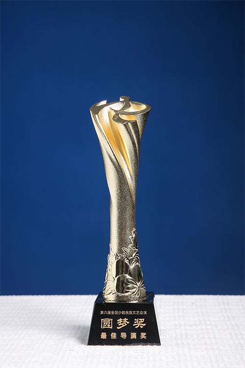 最佳导演奖奖杯.jpg 最佳导演奖奖杯.jpg